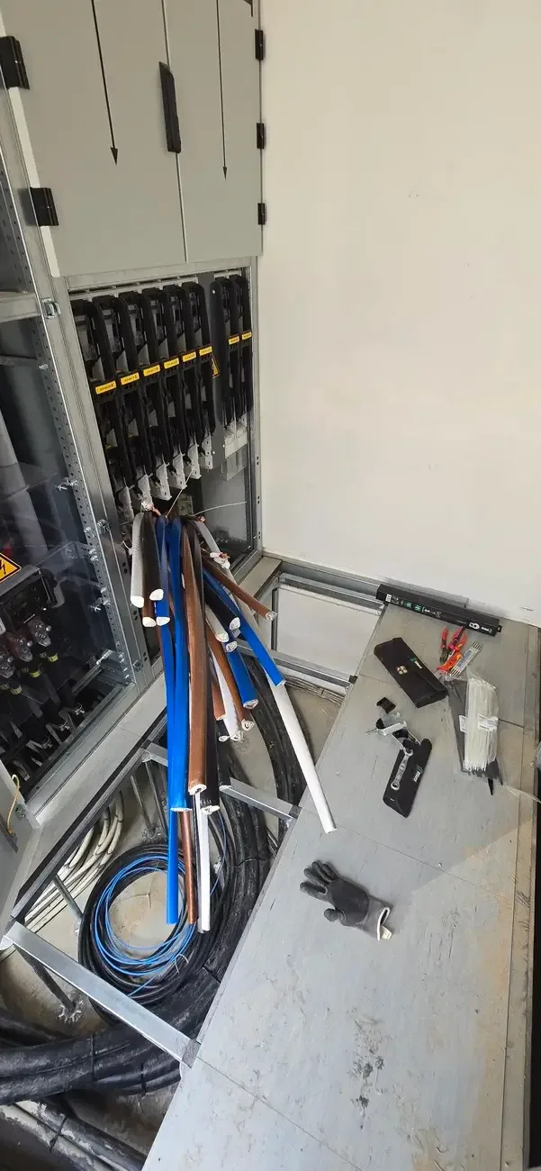 LV main switchboard - assembly - Main switchboard